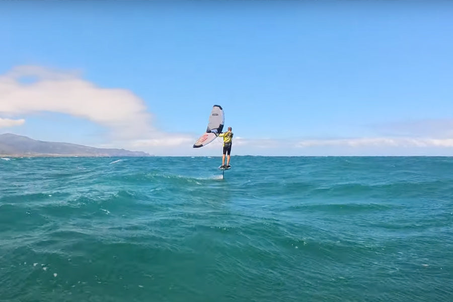 Ezzy Wingfoil 2.2 glides at Kanaha Foil Park